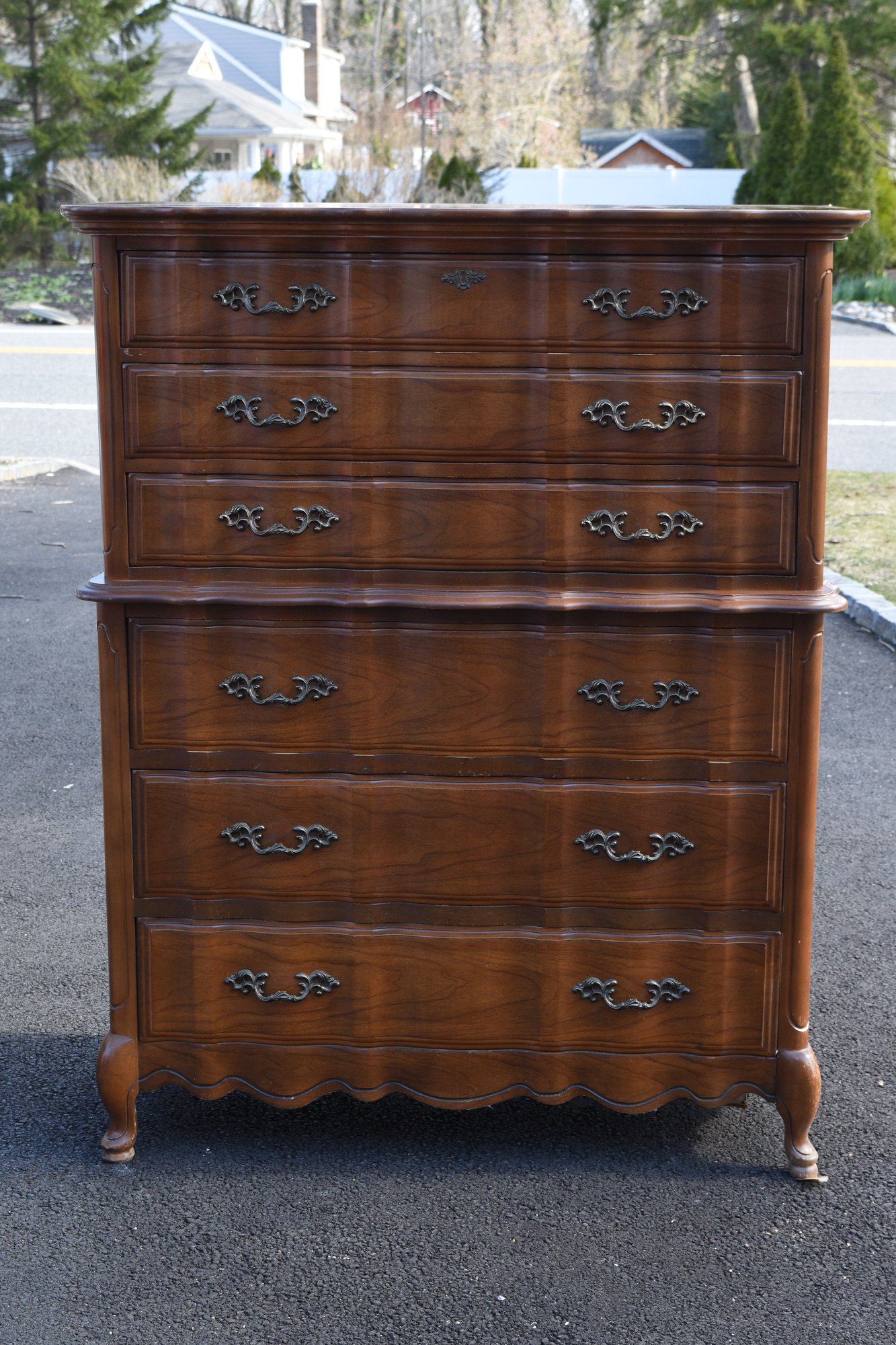 Bassett Furniture Industries Inc. Solid Wood Dresser - Lots Of Detail #2840 | Auctionninja.com Bassett Furniture Industries Inc. Solid Wood Dresser - Lots Of Detail #2840 | Auctionninja.com
