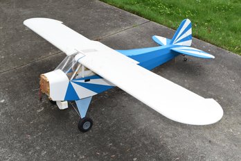 Large Scale R/C Engine Body 85' Wingspan Futaba & HiTech Servos