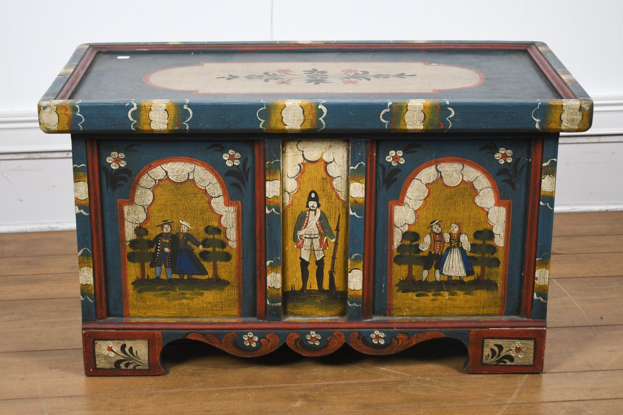 Vintage Painted Decorated Folk Art Trunk (CTF30) #59507 | Auctionninja.com