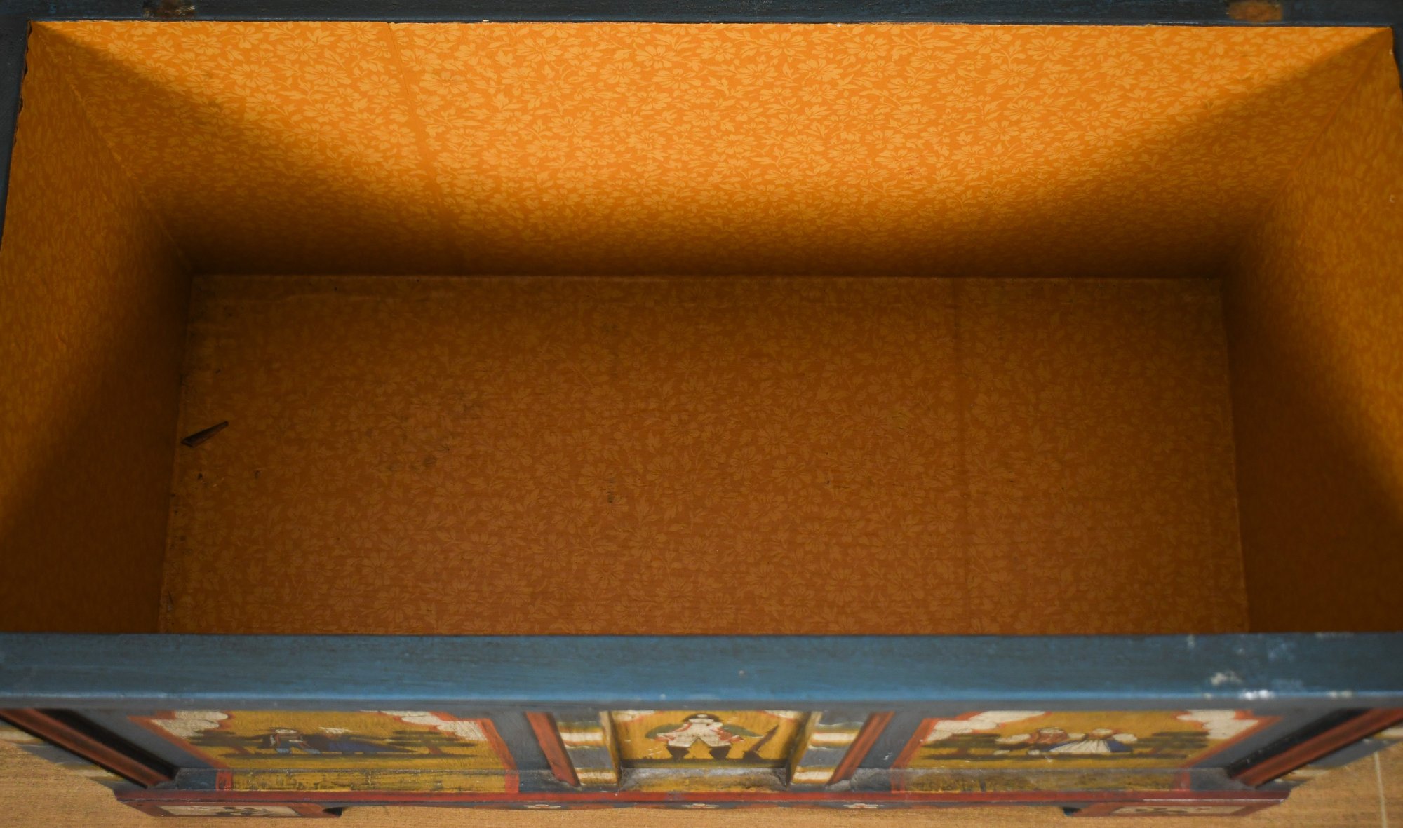 Vintage Painted Decorated Folk Art Trunk (CTF30) #59507 | Auctionninja.com
