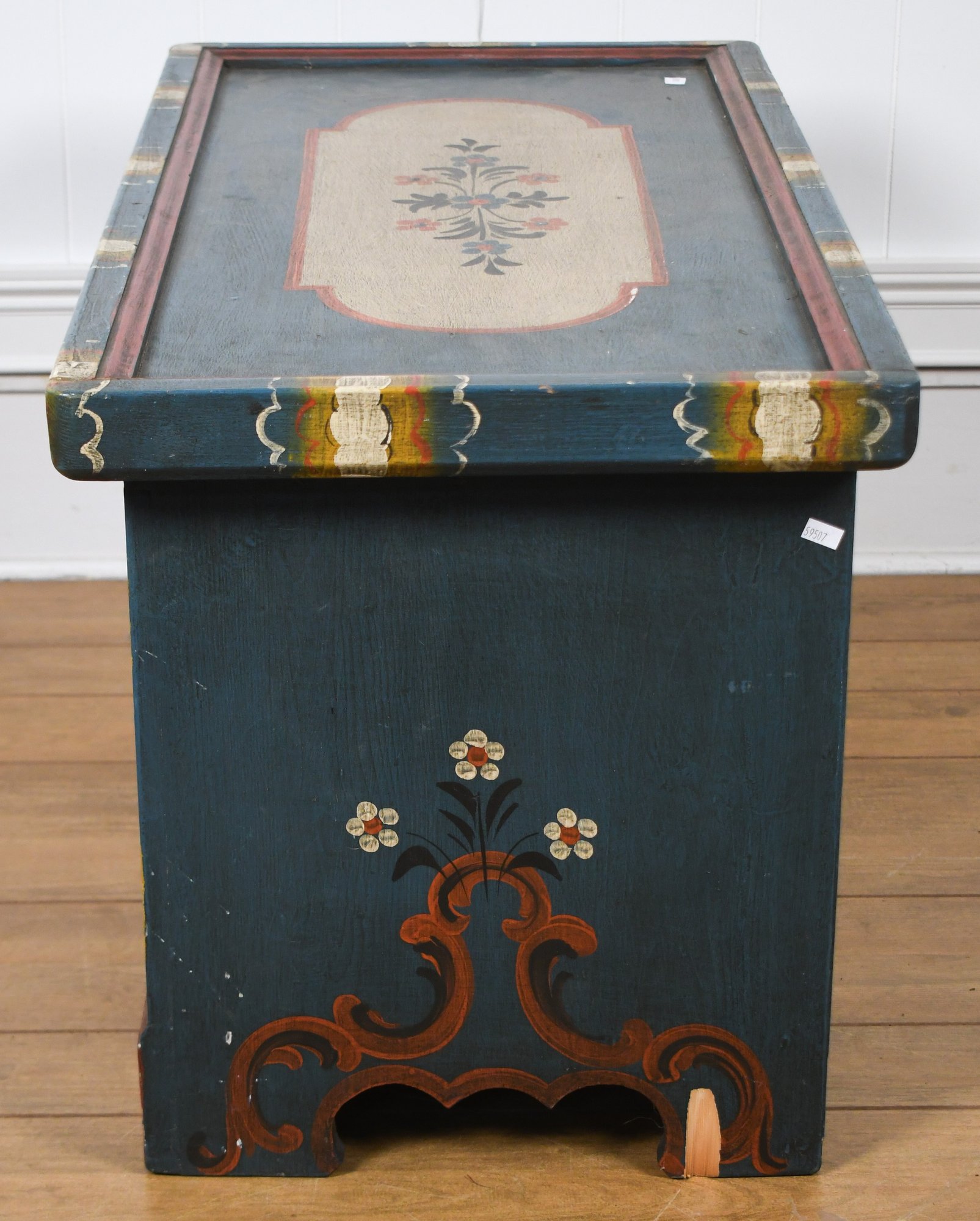 Vintage Painted Decorated Folk Art Trunk (CTF30) #59507 | Auctionninja.com
