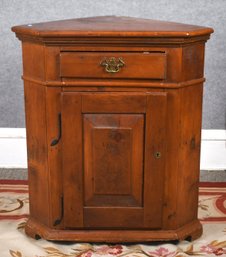Small Antique Corner Cabinet(CTF30)