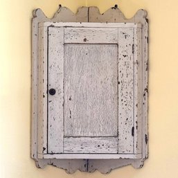 Hanging Antique Corner Cabinet (CTF20)