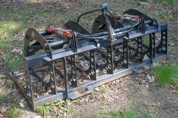 Everything Attachment Hydraulic Tractor Grapple  (NH Pick Up & Delivery)