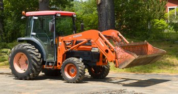 2004 Kubota L5030HST Diesel Tractor With Loader And Cab  (NH Pick Up & Delivery)