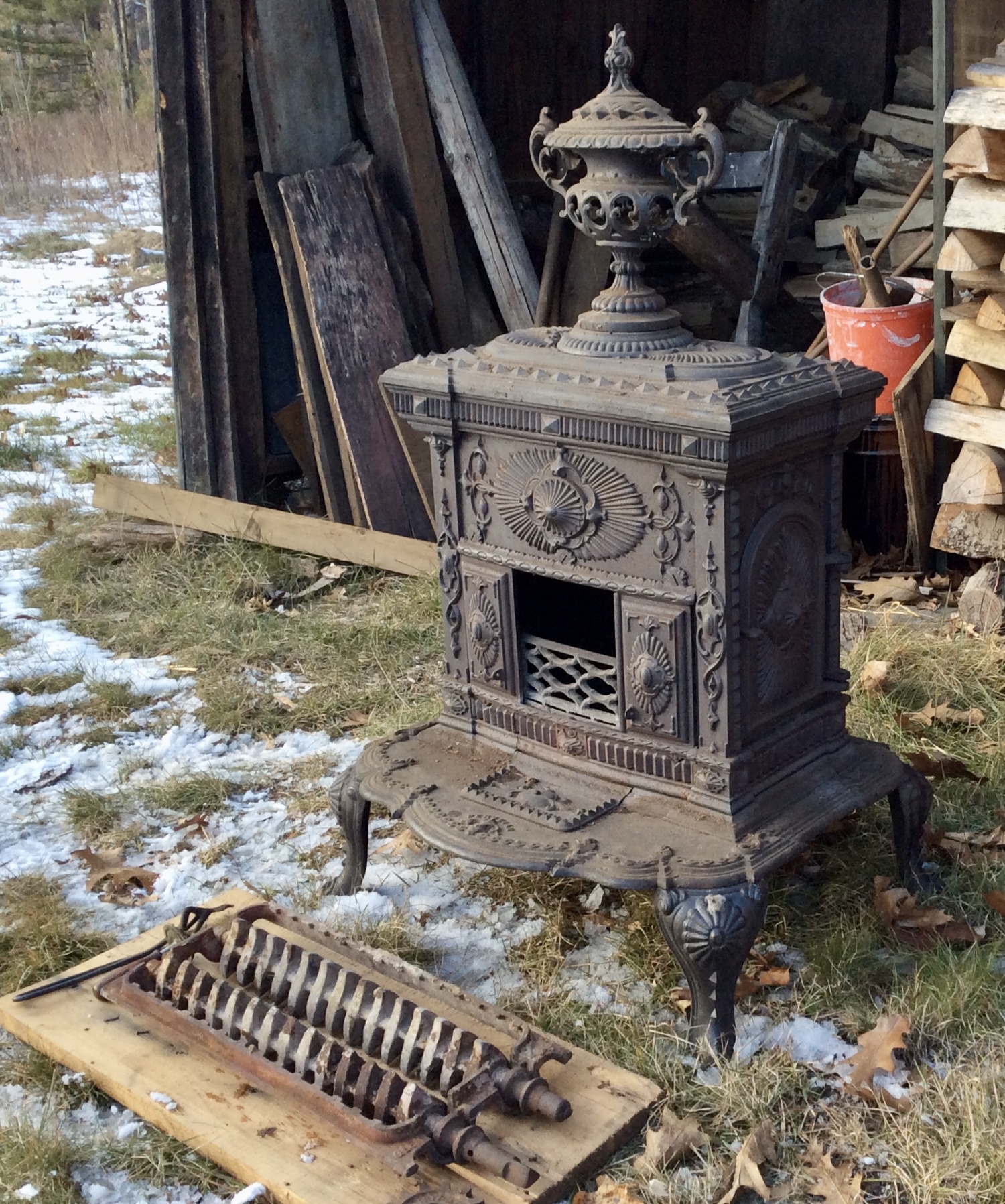 Antique Cast Iron Parlor Stove (CTF30) #21613 | Auctionninja.com