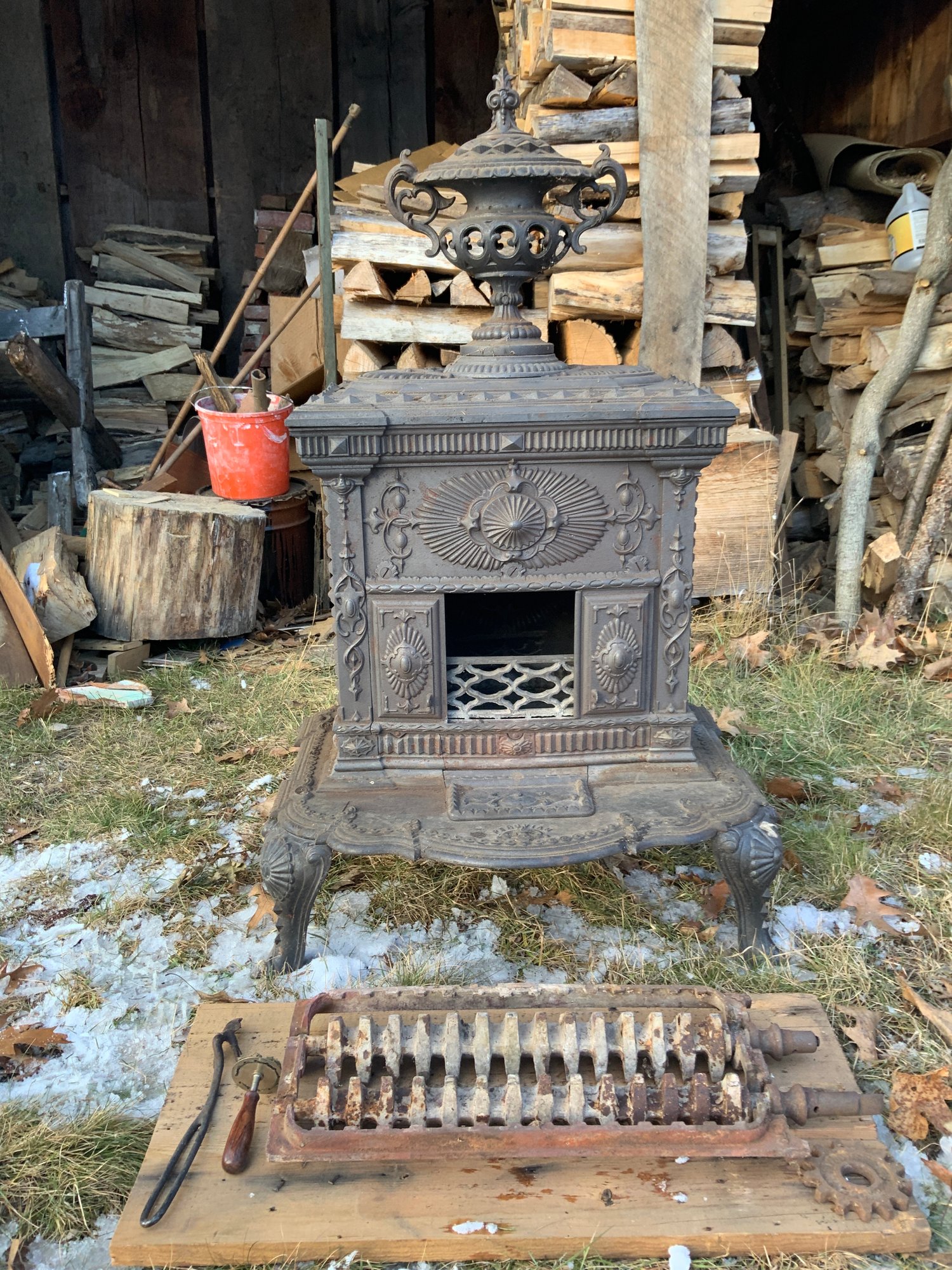 Antique Cast Iron Parlor Stove (CTF30) #21613 | Auctionninja.com