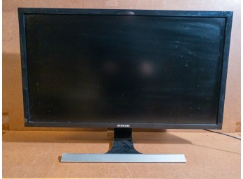 SAMSUNG 28' 4K Monitor - U28E590D - Picture So Sharp, It'll Cut Ya! Get Yours Today! Works, With Power Cable