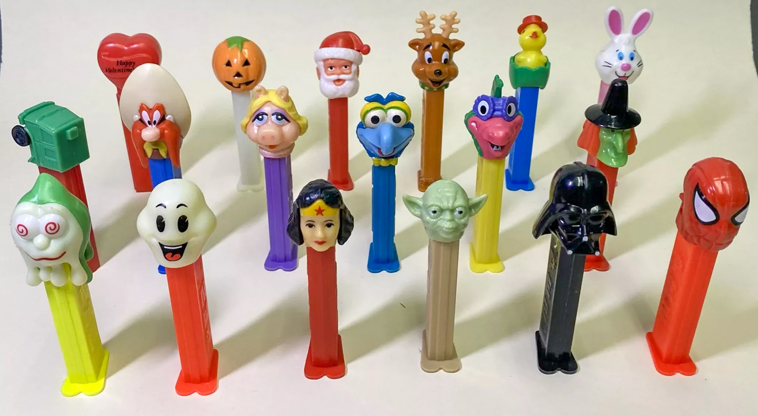 Vintage PEZ Dispenser Lot With Star Wars, Looney Tunes, Muppets,  Superheroes #10182 | Auctionninja.com