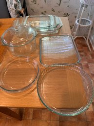 Pyrex Bakeware. 8 Pieces