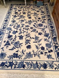 Ivory/Blue Floral Hand-hooked Area Rug 5x8