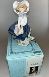 LLADRO PRETTY PICKINGS #5222...With Box