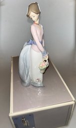Lladro Figurine 7622 : Basket Of Love With Box