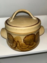VINTAGE COVERED CASSEROLE DISH SOUP TUREEN CLAY POTTERY