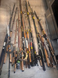 Large Lot If Fishing Reels Group D