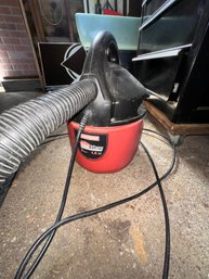 Craftsman Clean N Carry 2-gallon Shop Vacuum