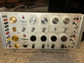 Grass S88 Stimulator, A General-purpose Electrical Stimulator For Nerve And Muscle Research Procedures.