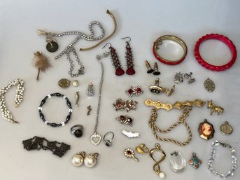 Lot Of Asst Vintage Jewelry - Some Broken