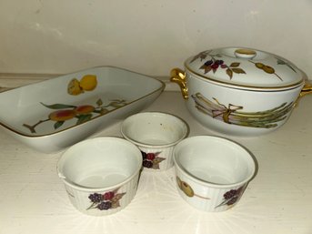 ROYAL WORCESTER Evesham Table Ware