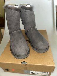 NIB Womens Ugg Bailey Boots Grey Size 6