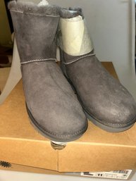 NIB Womens Ugg Bailey Boots, Grey Size 11