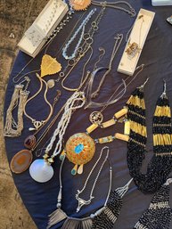Lot Of Necklace.  Lot B