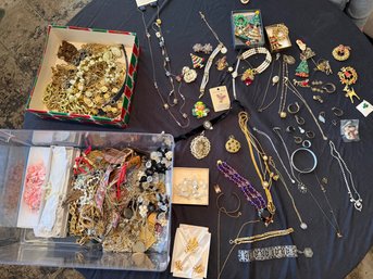 Large Lot Of Estate Sale Jewelry. Mixed Lot