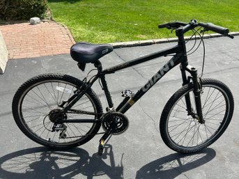 Giant Boulder SE Mountain Bicycle