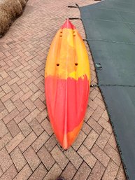 Mainstream Tropic 9 Foot Kayak With Oars