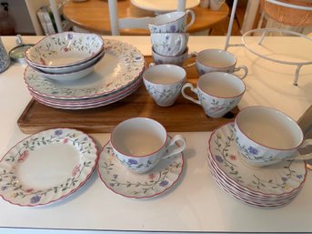 Lot Of Assorted Johnson Brothers Summer Chintz Pieces