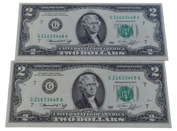 1976 United States $2 Federal Reserve Notes Consecutive Serial Number Pair