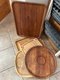 Lot 61-two Serving Trays And Four Cutting Board