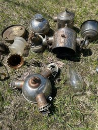 Lot 143-large Miscellaneous Oil And Lighting Pieces And Hardware