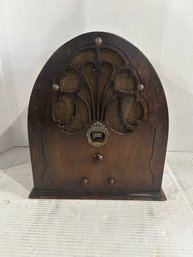 Lot 154-vintage Philco Model 20 Cathedral Tube Radio