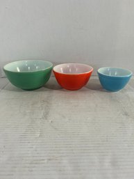 Lot 25- Set Of Three Vintage Pyrex Primary Color Mixing Bowls