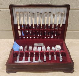 Very Clean Set Of Oneida ' Coronation' Pattern Silver Plated Flatware Service For Twelve Plus (8 Soup Spoons)