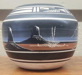 Signed Navajo Native American Indian Pottery Pot