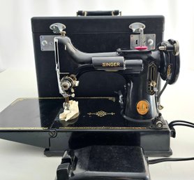 Singer Featherweight 221 Sewing Machine