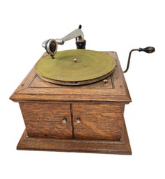 Antique Victor Victrola Phonograph VV-IV