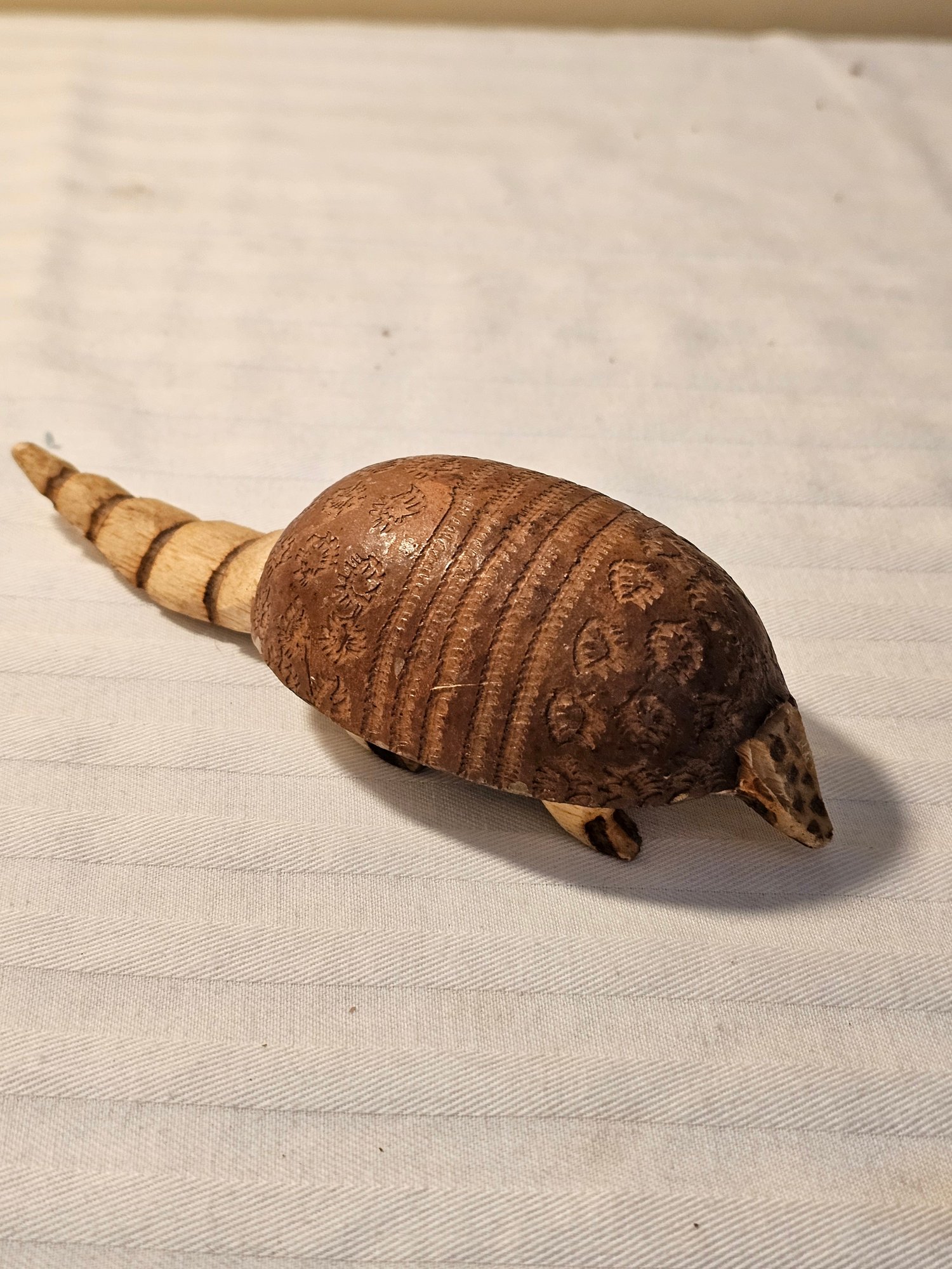Armadillo Rattle #8894 | Auctionninja.com