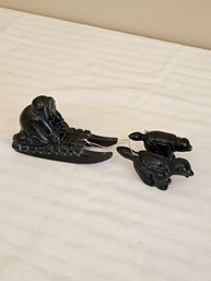 Eskimo Art Dog Tea. Sculpture