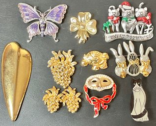 Costume Jewelry Brooches & Napier 3pc Set