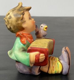 #40 - Goebel MJ Hummel - Lets Sing