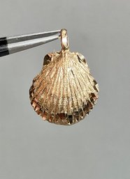 14k Gold Diamond Cut Scallop Shell Pendant