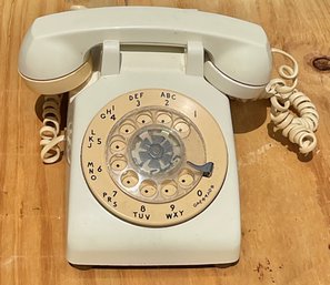 Vintage White Bell Systems Telephone