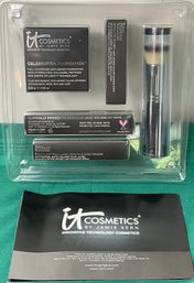 IT Cosmetics Gift Set - New
