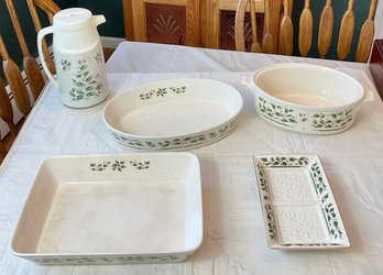 Royal Limited Holly Holiday Baking/Serving Pieces
