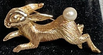 Vintage Gold Tone Napier Bunny W/ Faux Pearl Tail Brooch/Pin