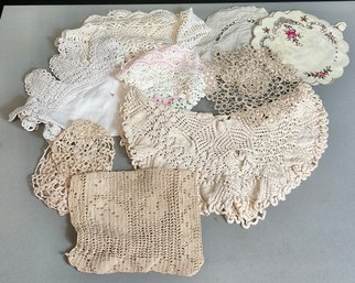 Lot Doilies