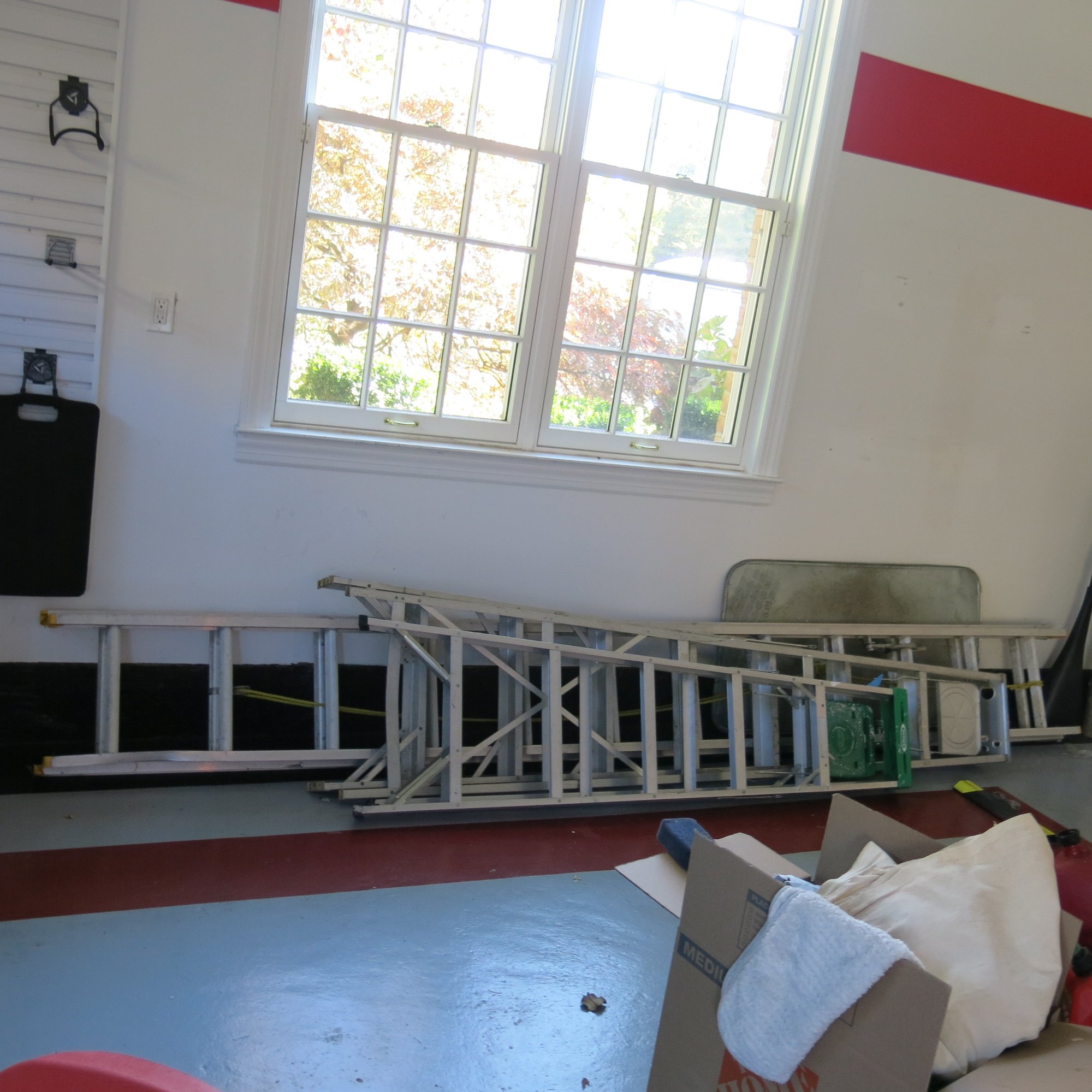 Aluminum Ladders Lot Of 3 - 24' Extension Ladder 6' & 8' A Frame ...